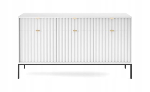 Przejdź do produktu Komoda trzydrzwiowa z szufladami Zanzi 154 cm Biała ryflowane fronty i czarny stelaż