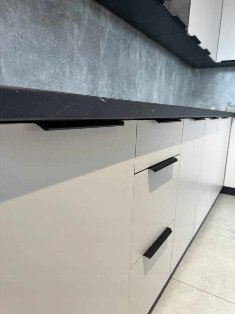 8697e809904c935589faecedf0238570